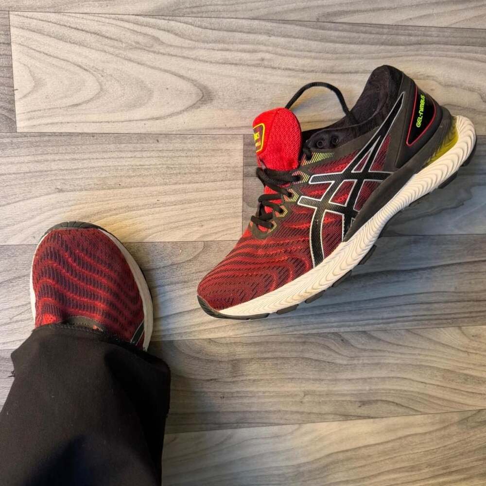 ASICS Gel-Nimbus 22 Red Black Running Shoes 1011A680 Mens 7.5
